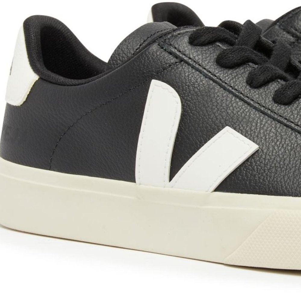 VEJA Campo Chromfree Black and White